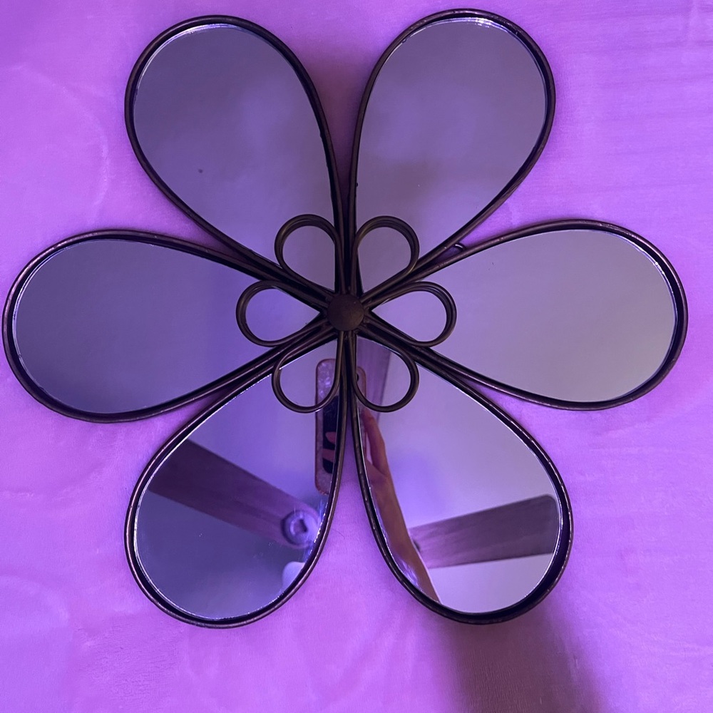 Flower Shaped Wall Mirror